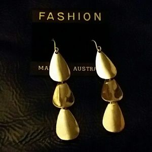 NWT fashion silver tone dangle earrings